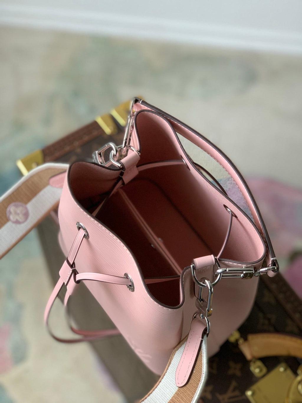 Louis Vuitton M20777 NéoNoé Small Bucket Bag Epi Leather - 20 x 20 x 13 cm / Epi Leather Pink - View 8