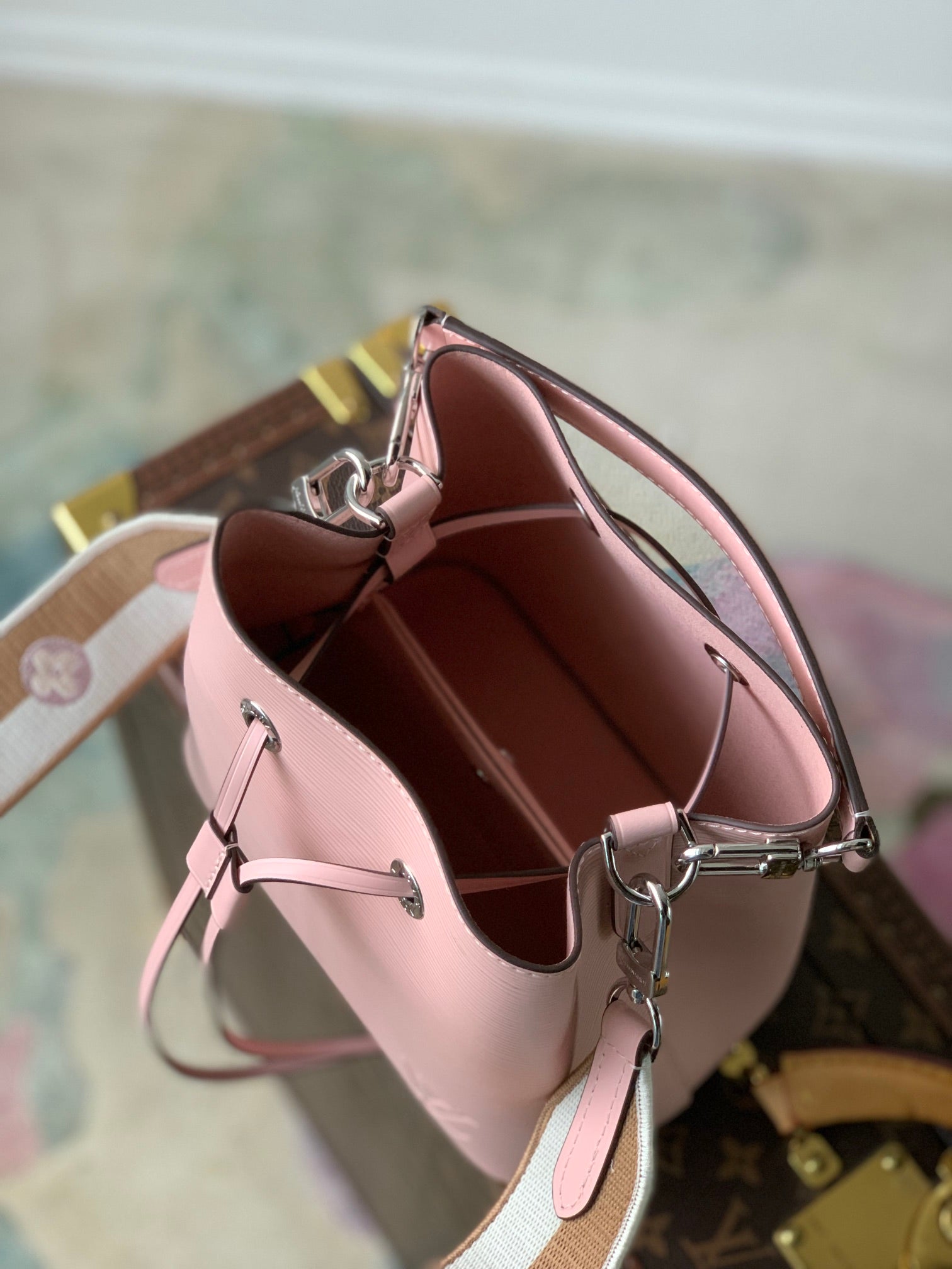 Louis Vuitton M20777 NéoNoé Small Bucket Bag Epi Leather - 20 x 20 x 13 cm / Epi Leather Pink - View 8