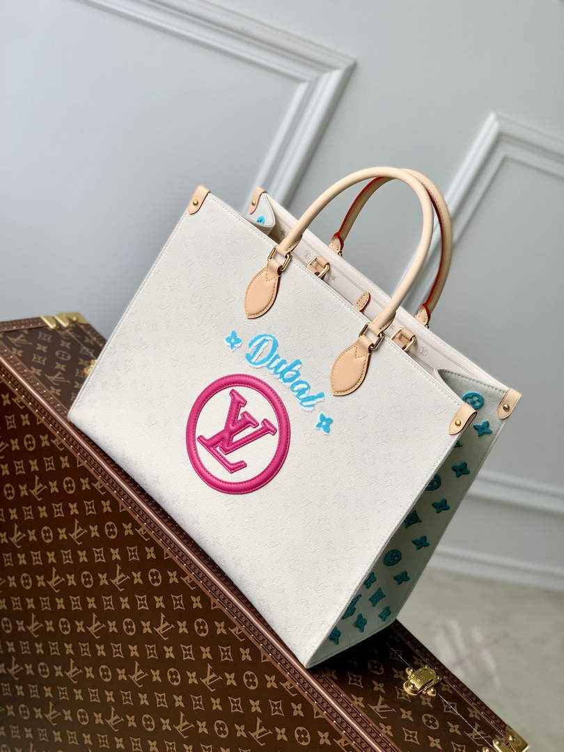 Louis Vuitton M20815 OnTheGo GM Tote Bag Plum - Default Title - View 1