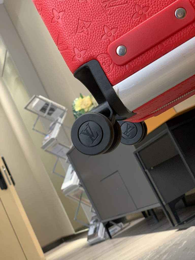 Louis Vuitton M20935 Horizon 55 Taurillon Monogram Red