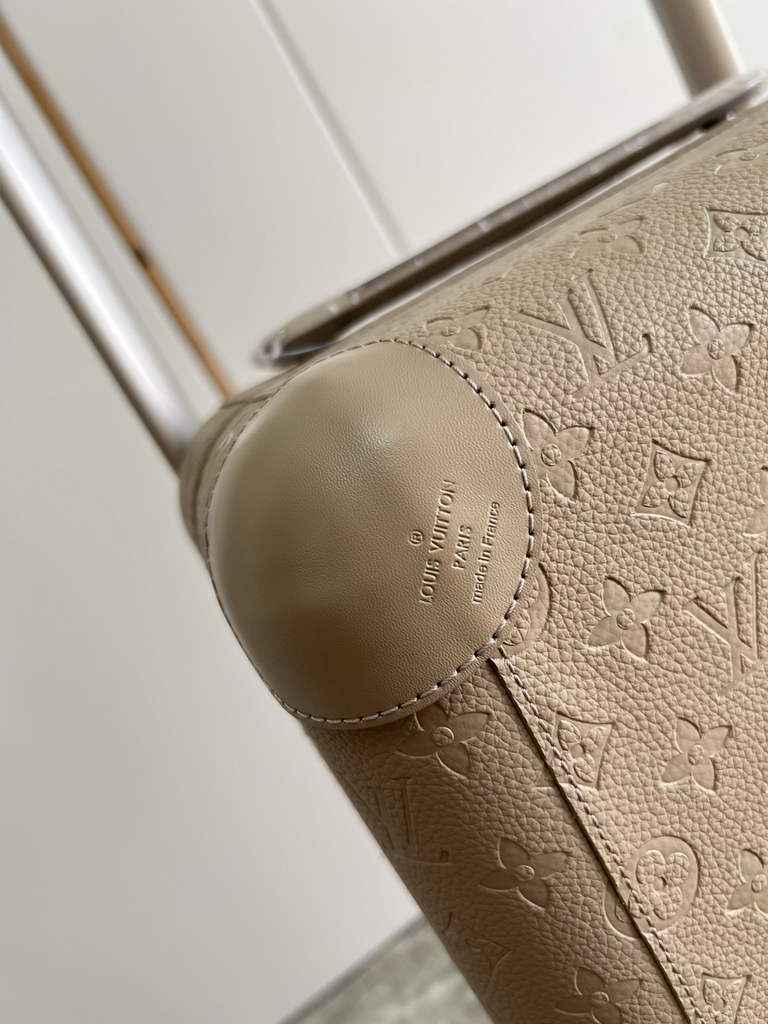 Louis Vuitton M20935 Horizon 55 Taurillon Monogram Tourterelle