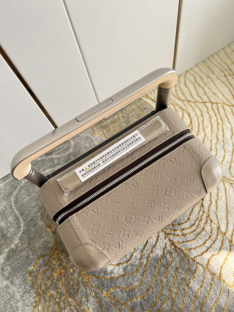 Louis Vuitton M20935 Horizon 55 Taurillon Monogram Tourterelle