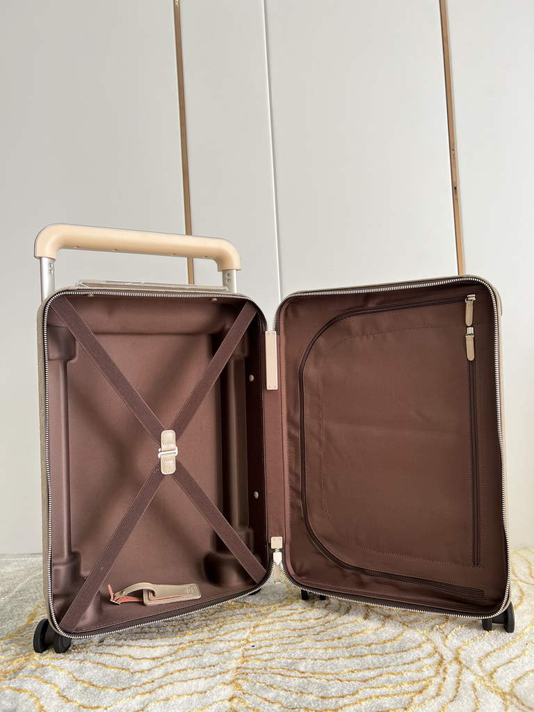 Louis Vuitton M20935 Horizon 55 Taurillon Monogram Tourterelle