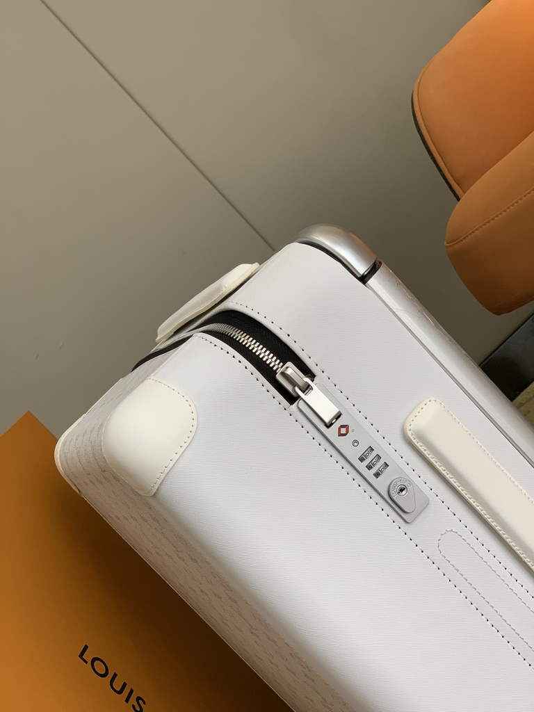 Louis Vuitton M20935 Horizon 55 Taurillon Monogram White