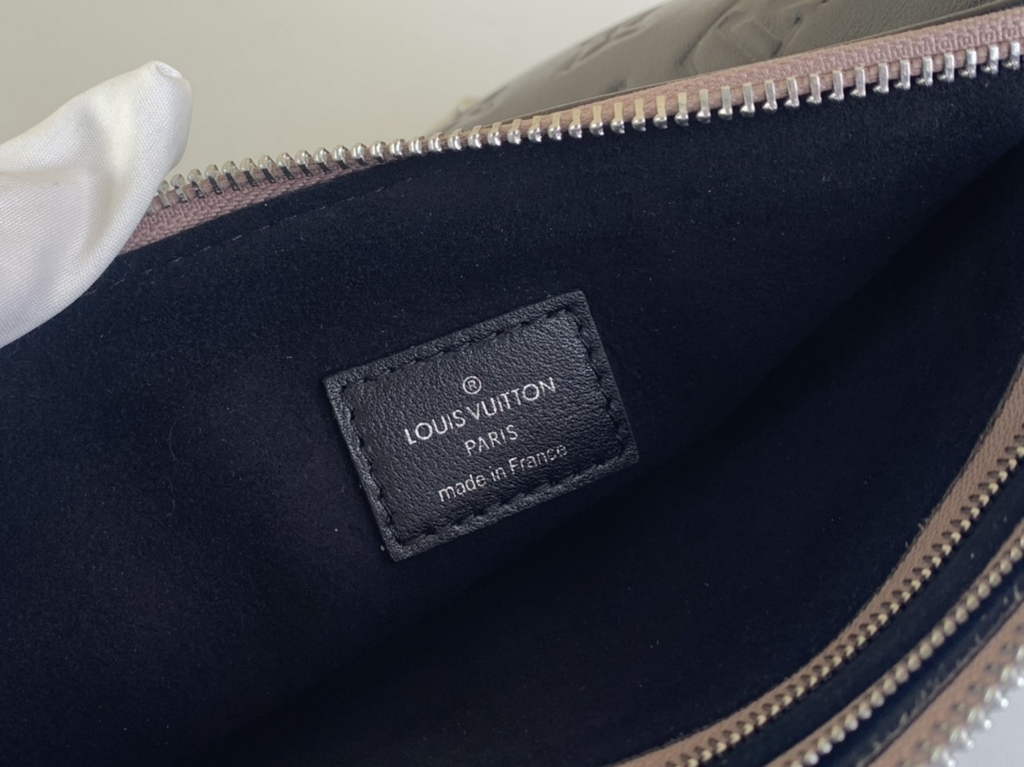 Louis Vuitton M21198 Coussin PM Handbag Lambskin Gray Silver - Default Title - View 9