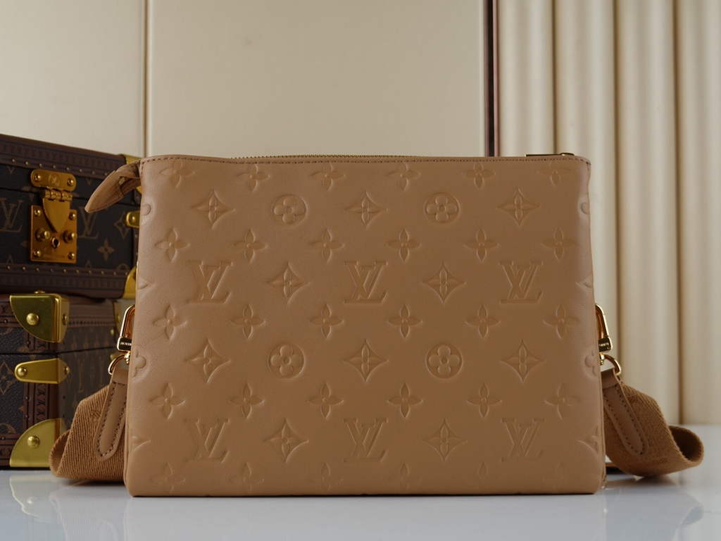 Louis Vuitton M21261 Coussin PM Handbag Lambskin Camel - Default Title - View 4