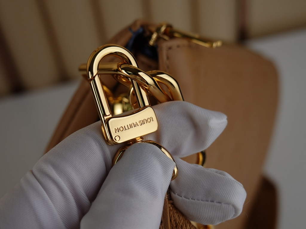 Louis Vuitton M21261 Coussin PM Handbag Lambskin Camel - Default Title - View 7