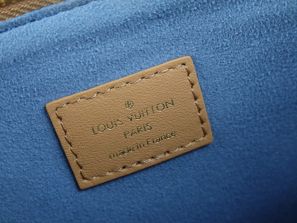 Louis Vuitton M21261 Coussin PM Handbag Lambskin Camel - Default Title - View 9