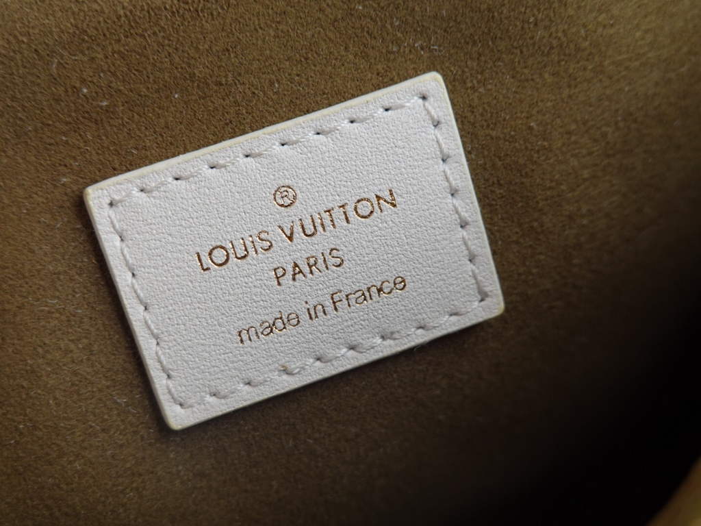 Louis Vuitton M21262 Coussin PM Handbag Lambskin Cream - Default Title - View 9