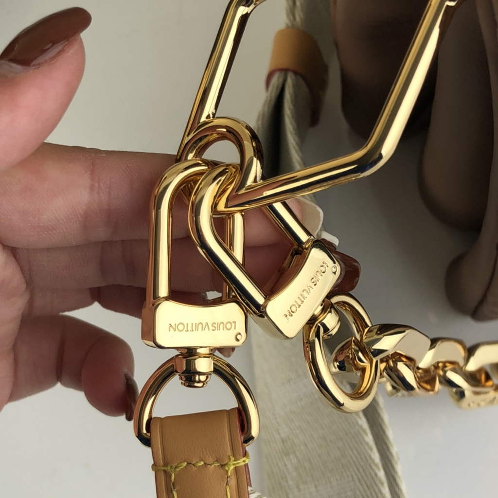 Louis Vuitton M21263 Coussin PM Handbag Lambskin Taupe