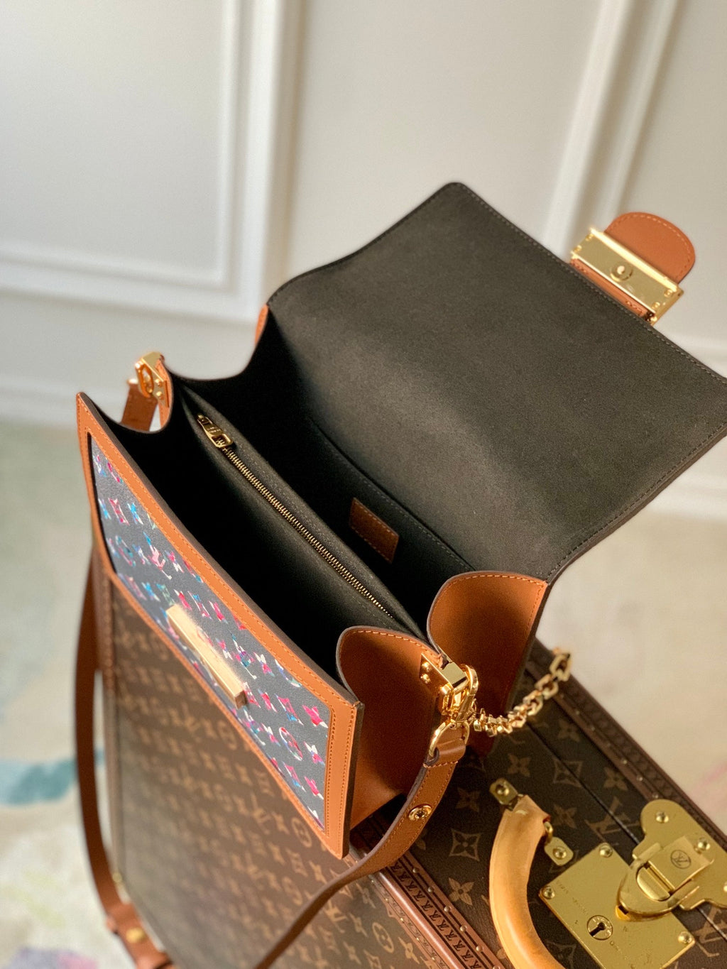 Louis Vuitton M21266 Dauphine MM Shoulder bag Blue - 25 x 17 x 10.5 cm / Blue / Cowhide-leather trim - View 8