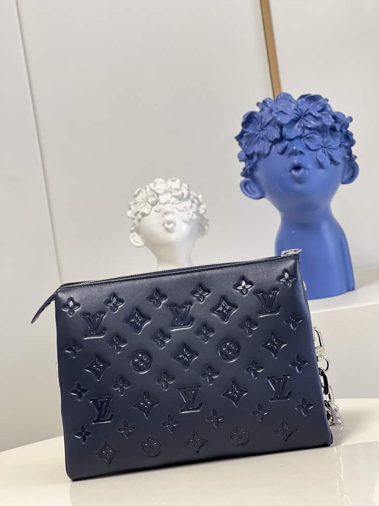 Louis Vuitton M21282 Coussin PM Handbag Lambskin Navy Blue - Default Title - View 4