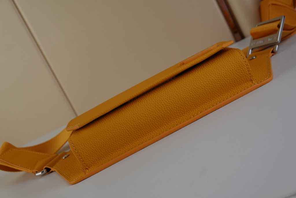 Louis Vuitton M21419 Takeoff Slingbag LV Aerogram Men Yellow