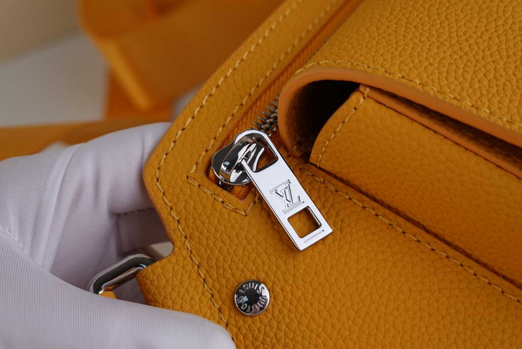 Louis Vuitton M21419 Takeoff Slingbag LV Aerogram Men Yellow