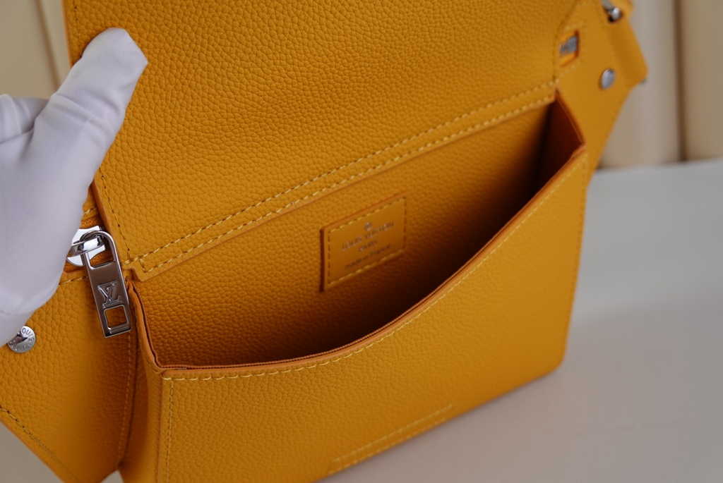 Louis Vuitton M21419 Takeoff Slingbag LV Aerogram Men Yellow