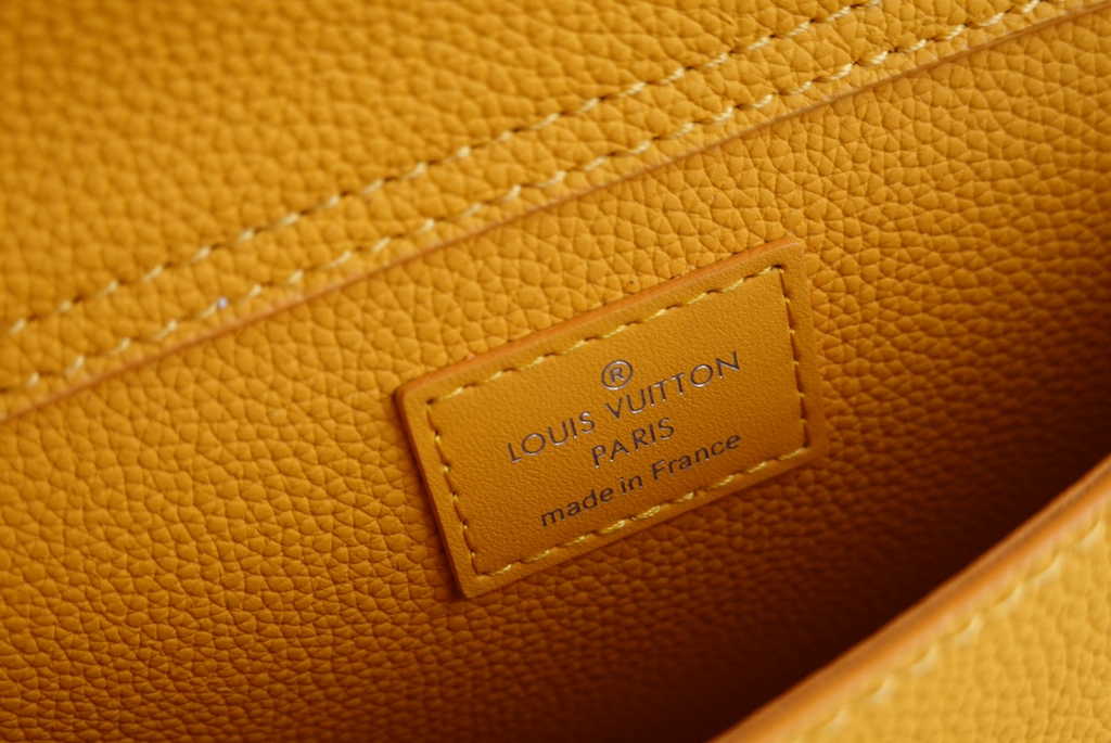 Louis Vuitton M21419 Takeoff Slingbag LV Aerogram Men Yellow