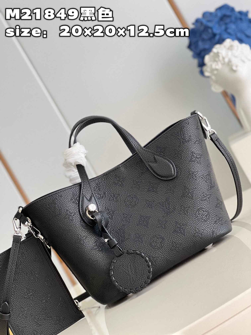 Louis Vuitton M21848 Blossom PM Bag Mahina Leather In Black - Default Title - View 2