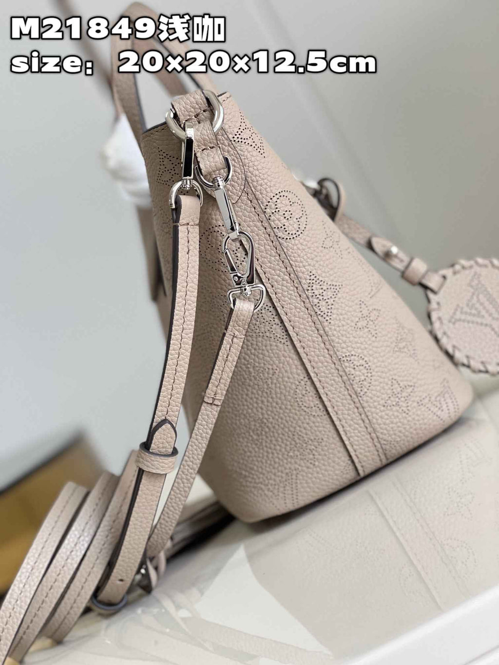Louis Vuitton M21849 Blossom PM Bag Mahina Leather In Galet Beige - Default Title - View 4