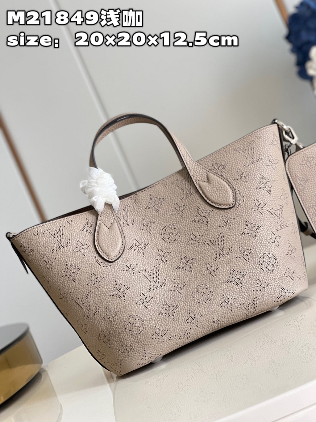 Louis Vuitton M21849 Blossom PM Bag Mahina Leather In Galet Beige - Default Title - View 6