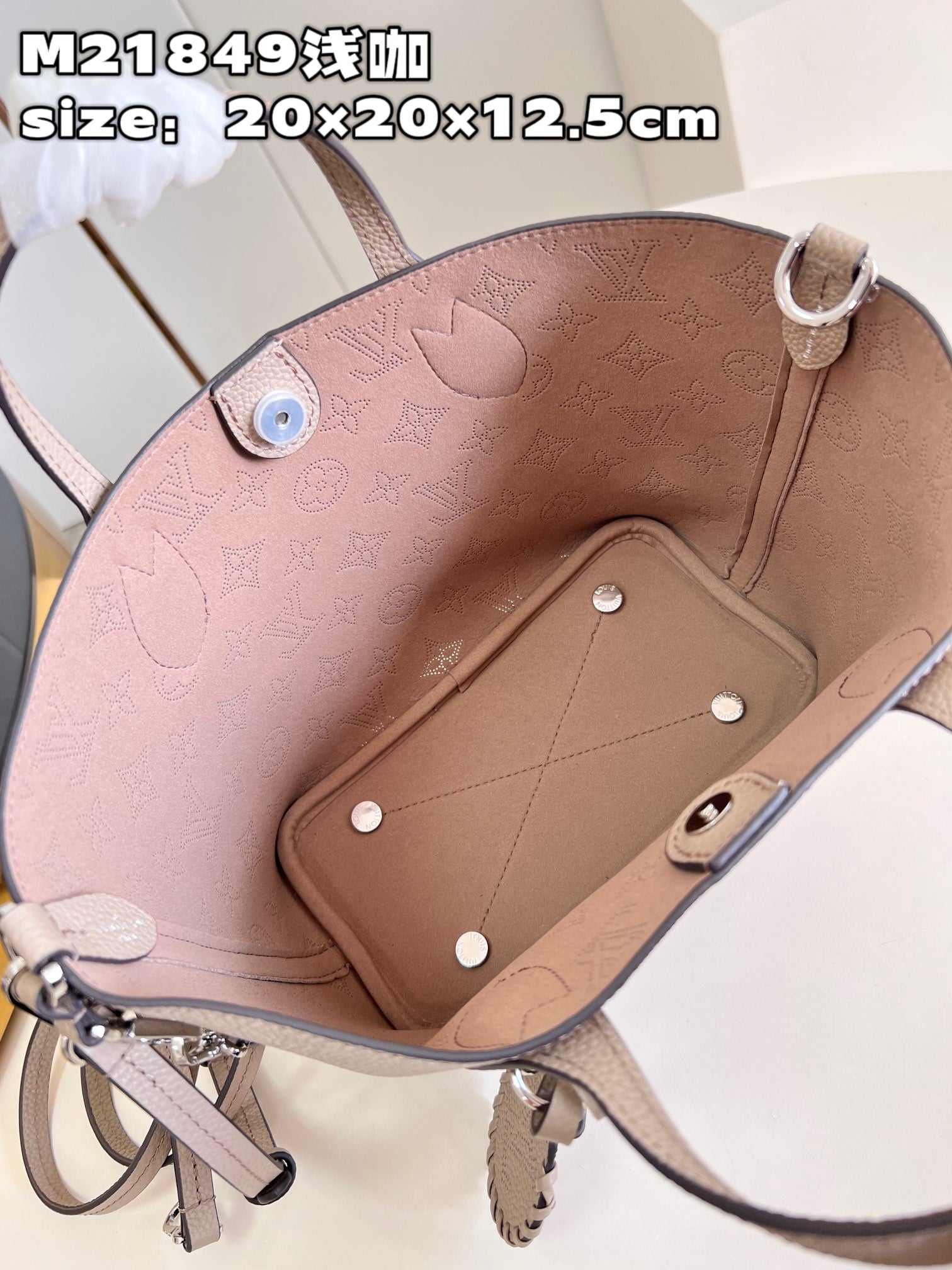 Louis Vuitton M21849 Blossom PM Bag Mahina Leather In Galet Beige - Default Title - View 7