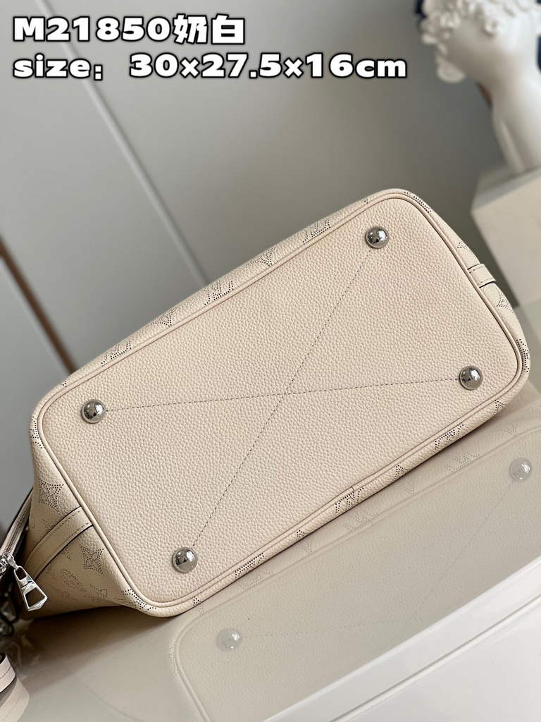 Louis Vuitton M21850 Blossom MM Bag Mahina Leather In Crème Beige - Default Title - View 5