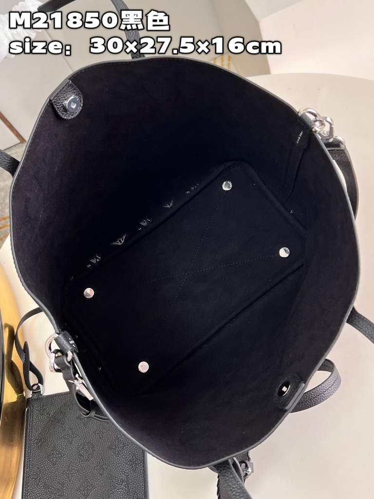 Louis Vuitton M21851 Blossom MM Bag Mahina Leather In Black - Default Title - View 6
