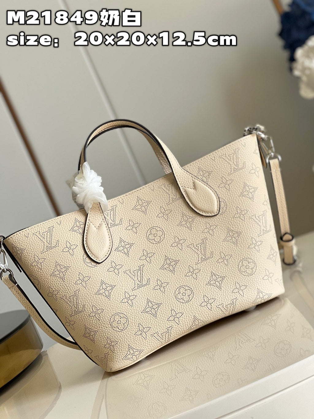 Louis Vuitton M21909 Blossom PM Bag Mahina Leather In Crème Beige - Default Title - View 5