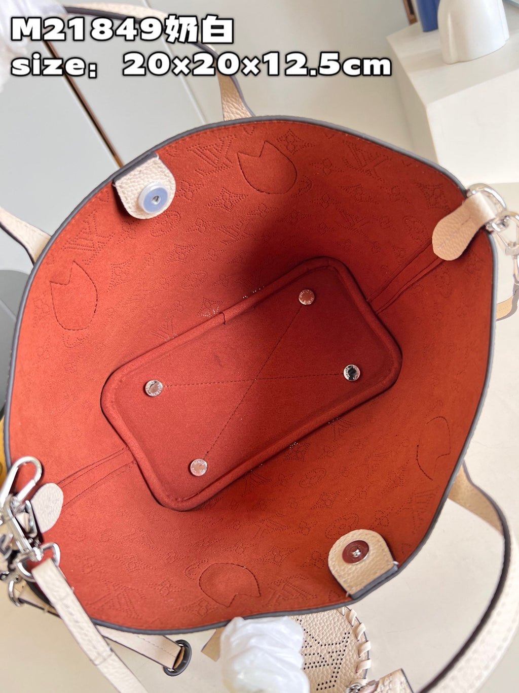 Louis Vuitton M21909 Blossom PM Bag Mahina Leather In Crème Beige - Default Title - View 7
