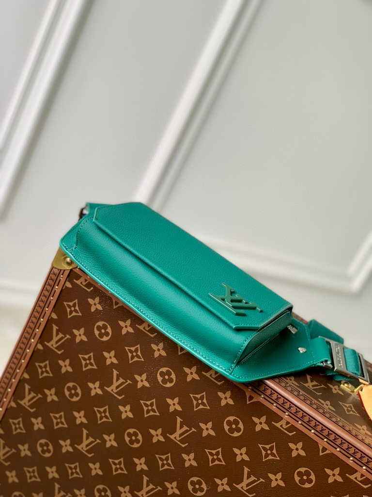 Louis Vuitton M22665 Takeoff Slingbag LV Aerogram Men Green
