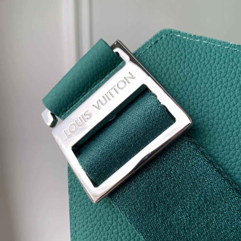 Louis Vuitton M22665 Takeoff Slingbag LV Aerogram Men Green
