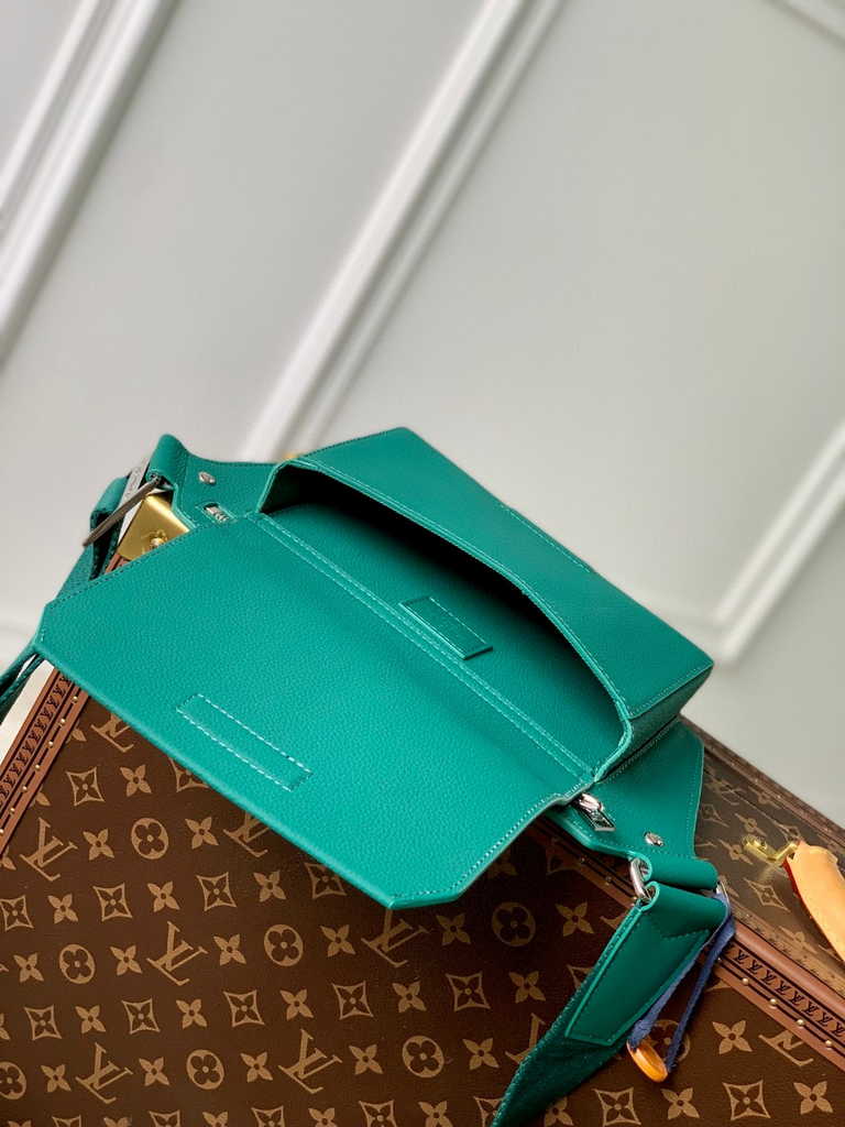 Louis Vuitton M22665 Takeoff Slingbag LV Aerogram Men Green