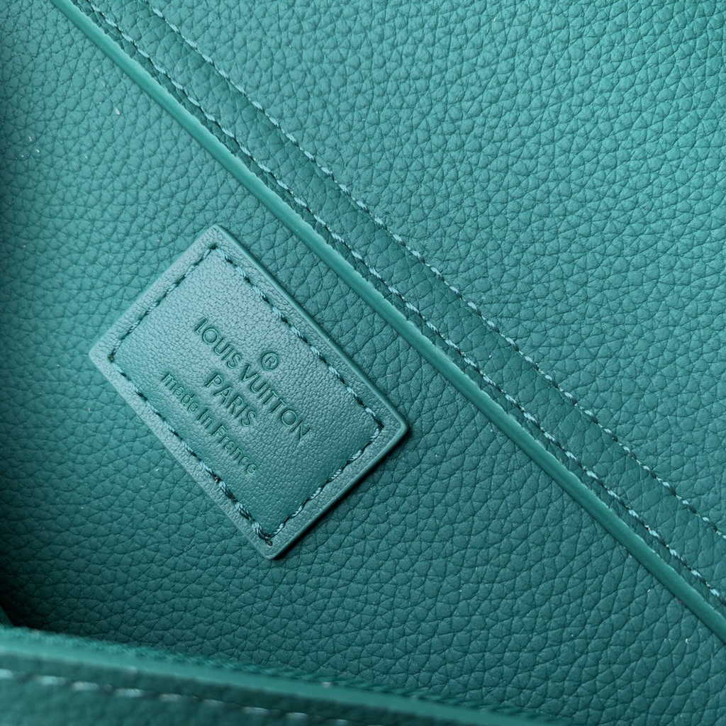 Louis Vuitton M22665 Takeoff Slingbag LV Aerogram Men Green