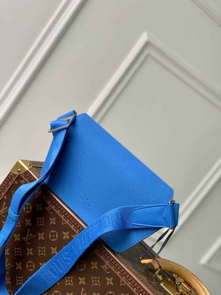 Louis Vuitton M22665 Takeoff Slingbag LV Aerogram Men Blue