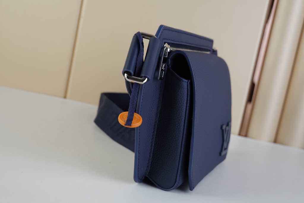 Louis Vuitton M22665 Takeoff Slingbag LV Aerogram Men Navy Blue