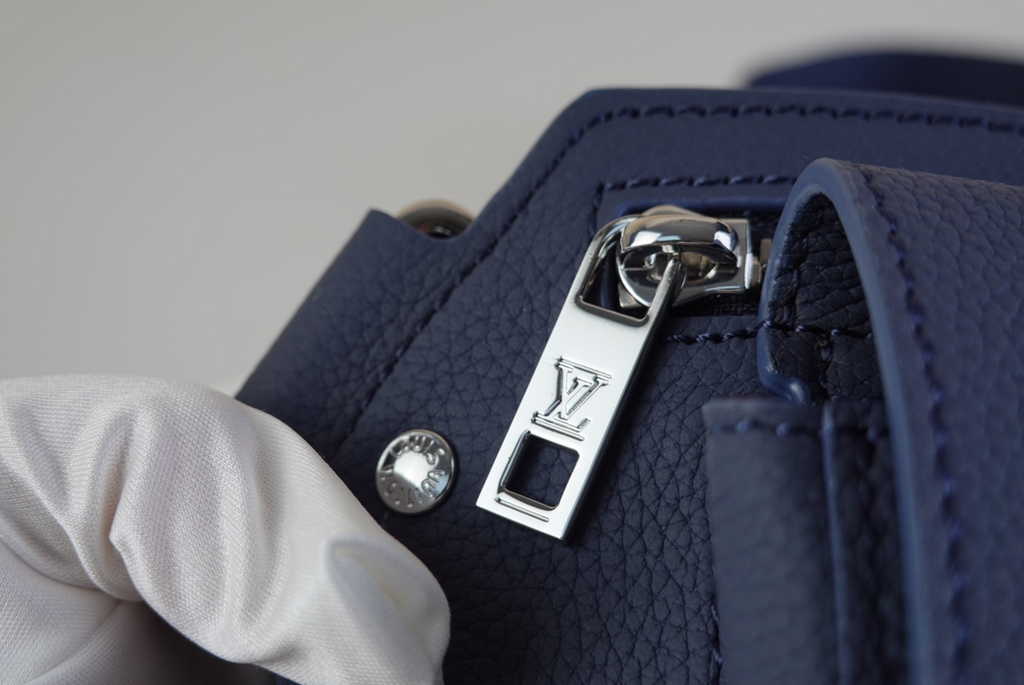 Louis Vuitton M22665 Takeoff Slingbag LV Aerogram Men Navy Blue