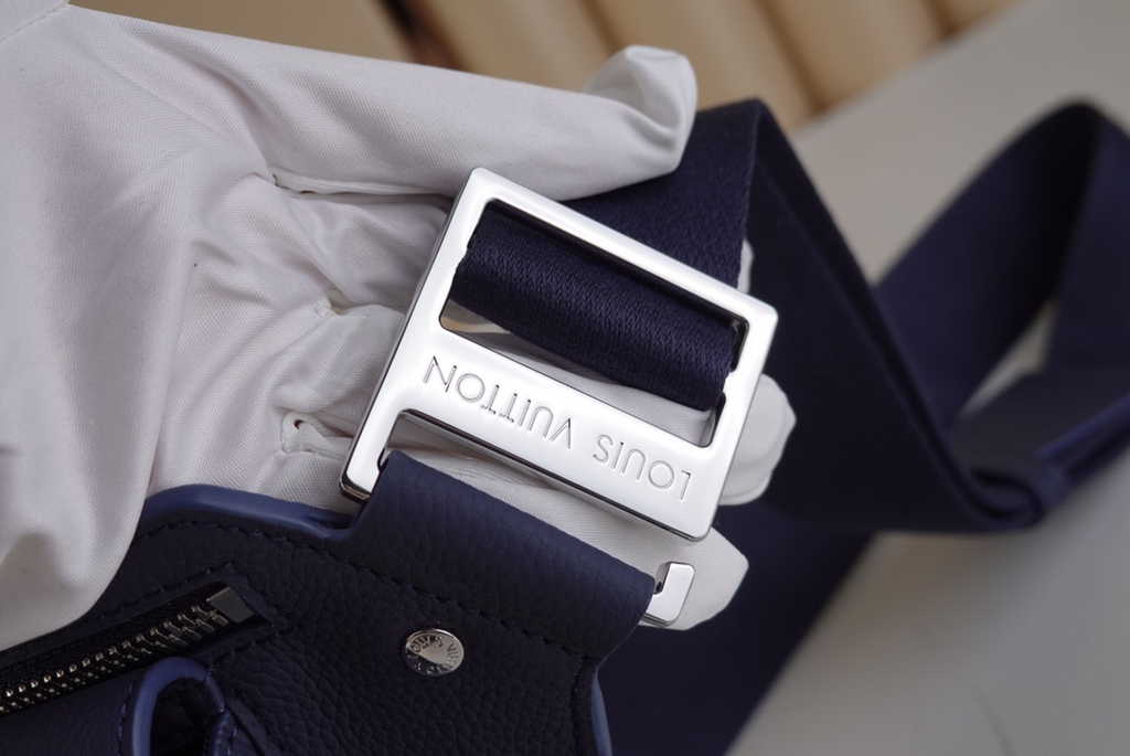 Louis Vuitton M22665 Takeoff Slingbag LV Aerogram Men Navy Blue