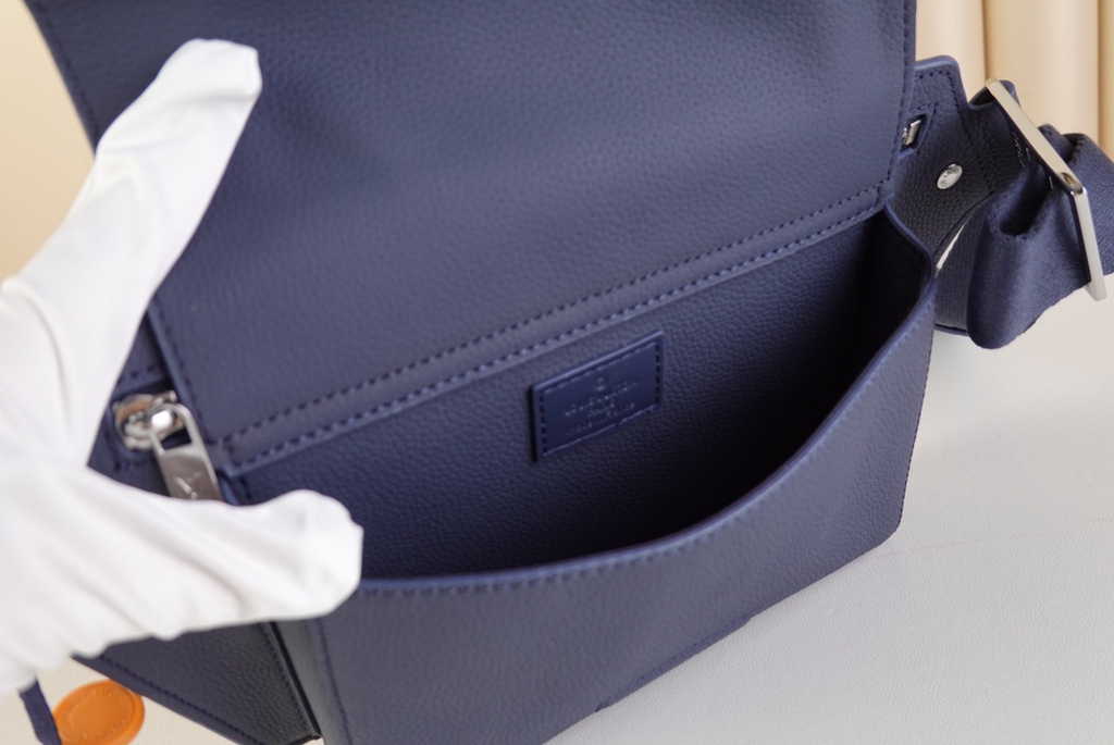 Louis Vuitton M22665 Takeoff Slingbag LV Aerogram Men Navy Blue