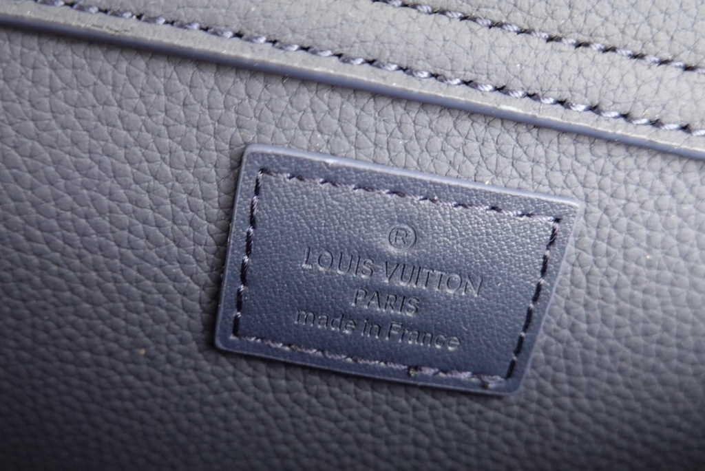 Louis Vuitton M22665 Takeoff Slingbag LV Aerogram Men Navy Blue