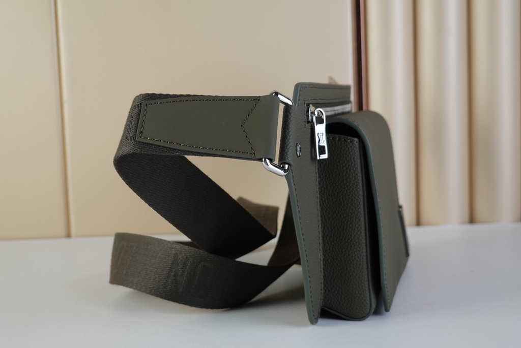 Louis Vuitton M22665 Takeoff Slingbag LV Aerogram Men dark green