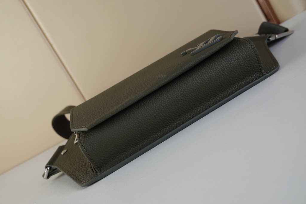 Louis Vuitton M22665 Takeoff Slingbag LV Aerogram Men dark green