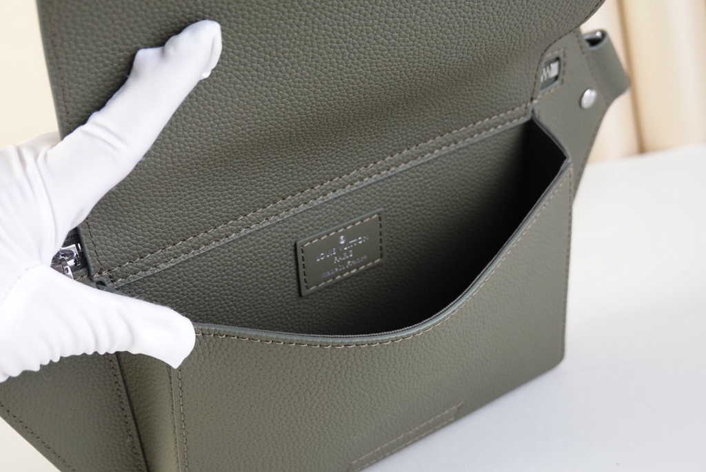 Louis Vuitton M22665 Takeoff Slingbag LV Aerogram Men dark green