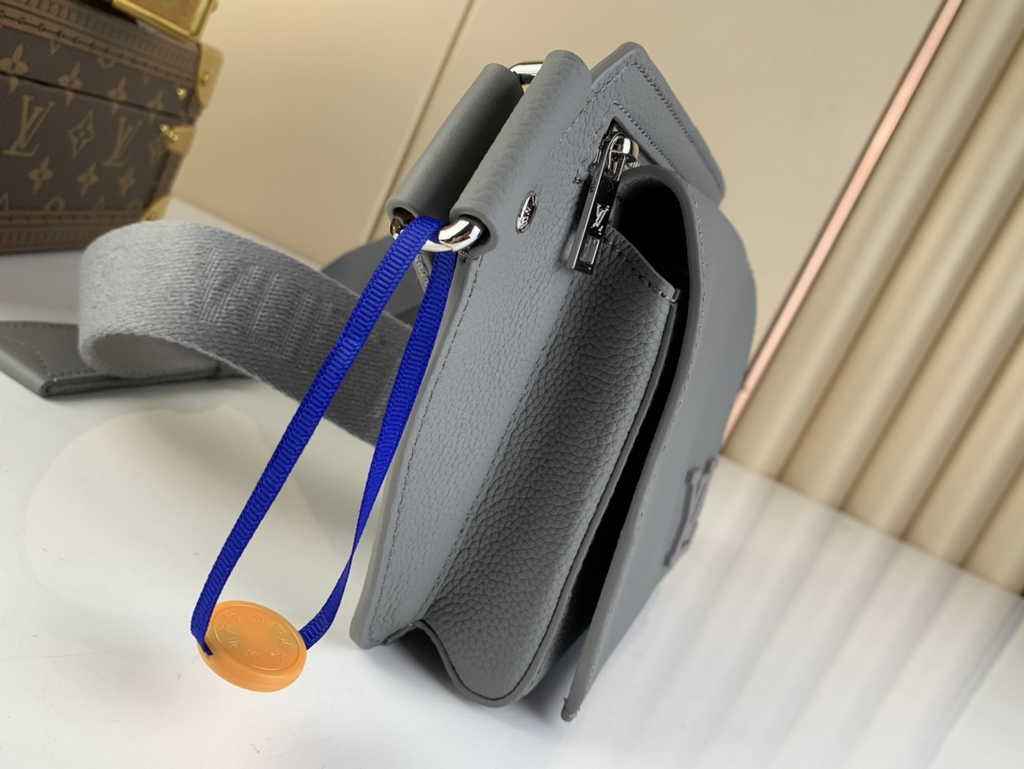 Louis Vuitton M22665 Takeoff Slingbag LV Aerogram Men Gray