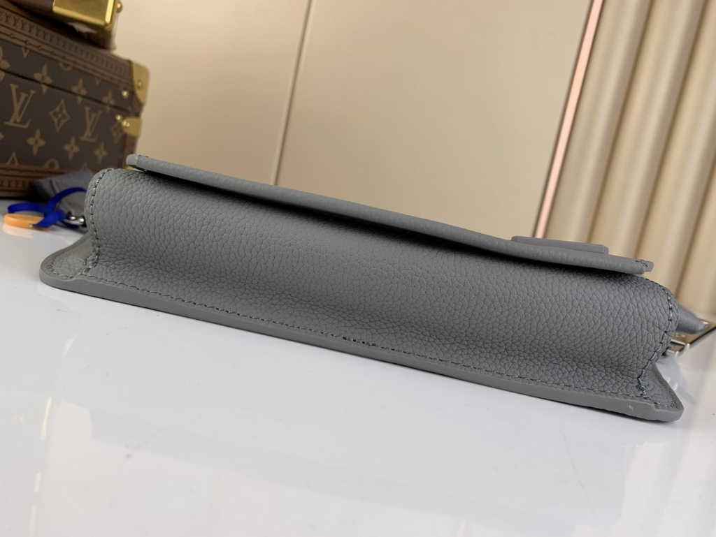Louis Vuitton M22665 Takeoff Slingbag LV Aerogram Men Gray