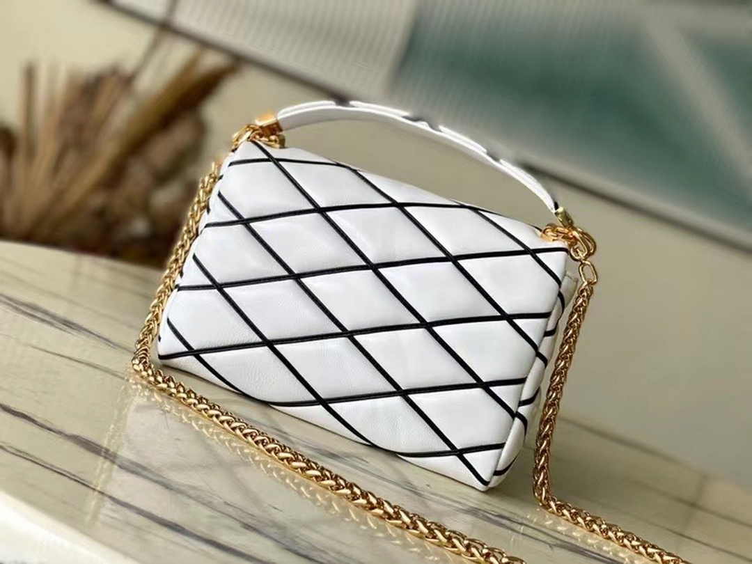 Louis Vuitton M22890 GO-14 MM Malletage Shoulder Bag White Lambskin