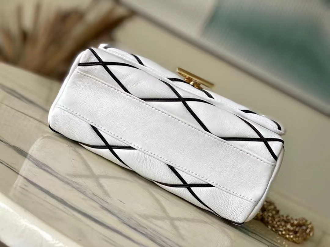 Louis Vuitton M22890 GO-14 MM Malletage Shoulder Bag White Lambskin