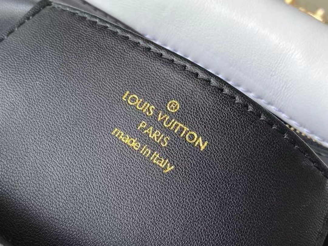 Louis Vuitton M22890 GO-14 MM Malletage Shoulder Bag White Lambskin