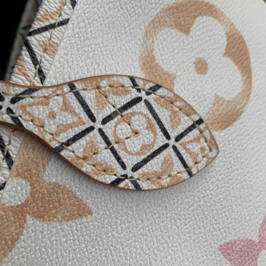 Louis Vuitton M22978 Neverfull MM Tote Bag Beige