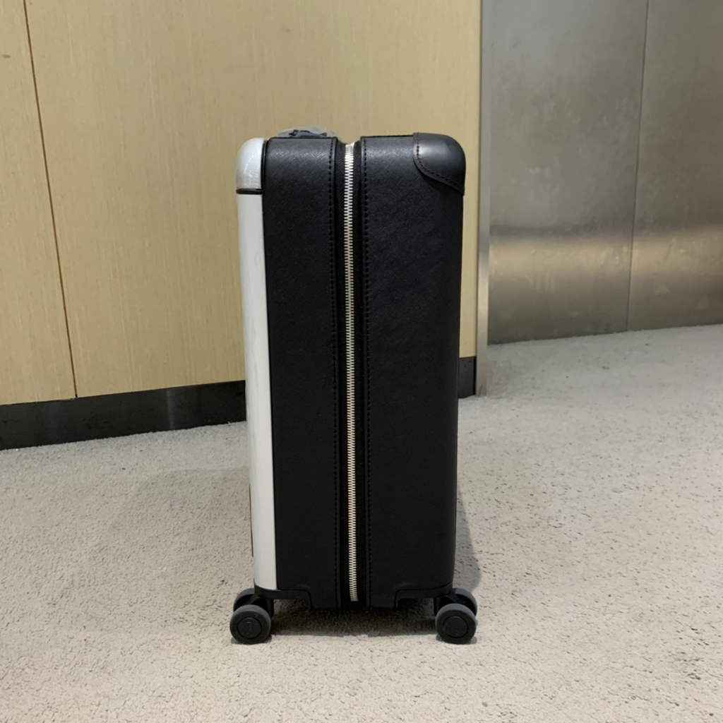 Louis Vuitton M23260 HORIZON 55 Taiga Leather Travel Bag