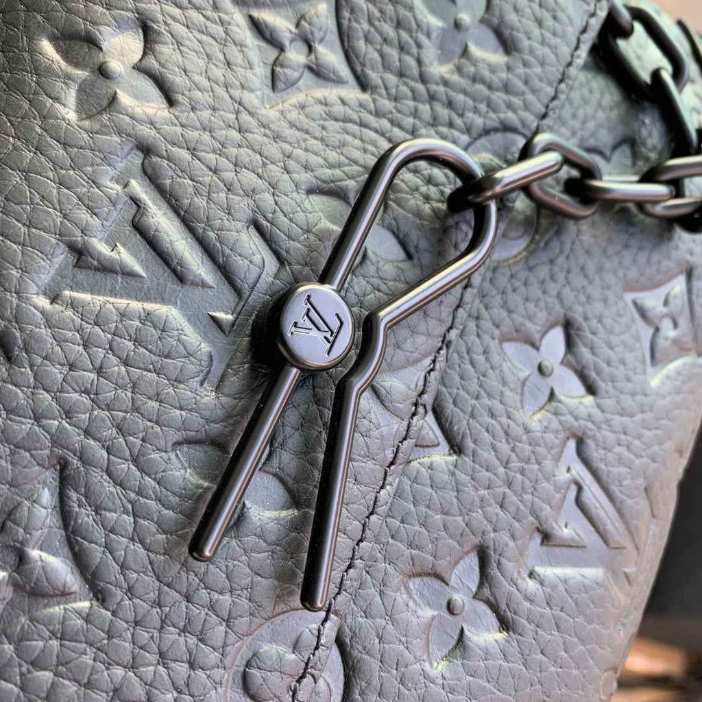 Louis Vuitton M23742 Steamer Messenger Black leather