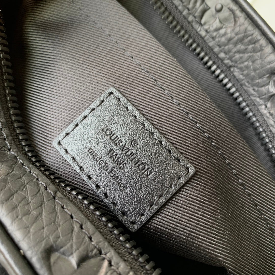 Louis Vuitton M23742 Steamer Messenger Black leather